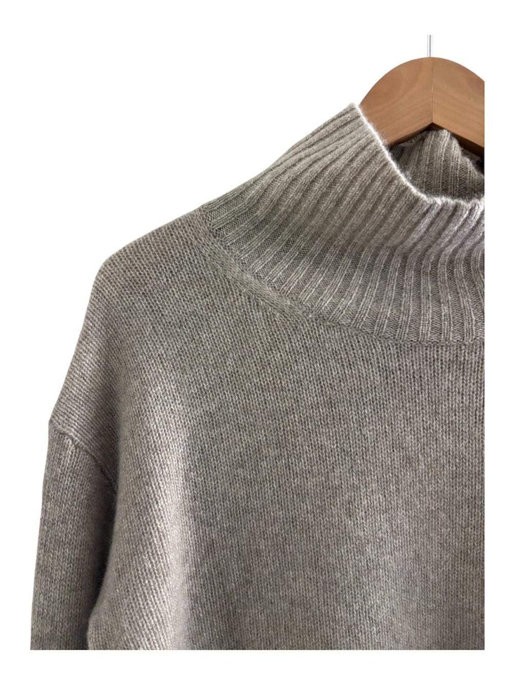Banana Republic 100% Cashmere Taupe Mock Neck Sweater NWT - Picture 4 of 9